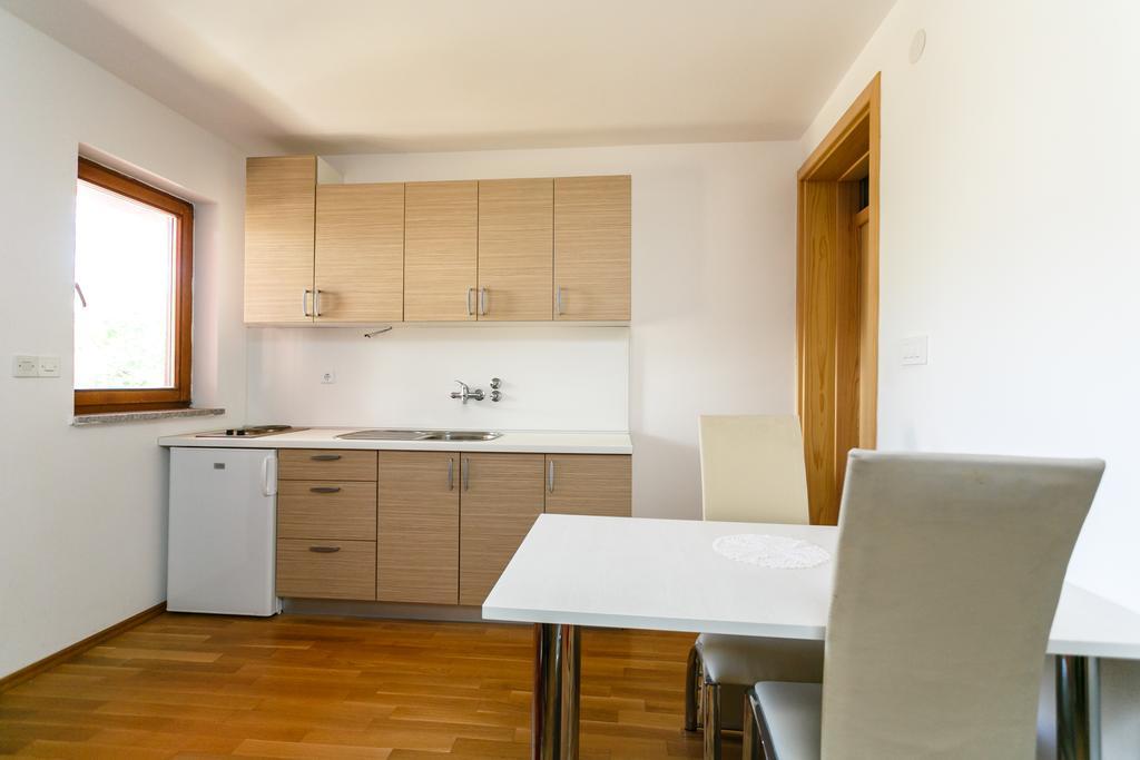 Apartments Josip Pinezići エクステリア 写真