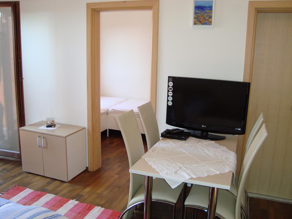 Apartments Josip Pinezići エクステリア 写真